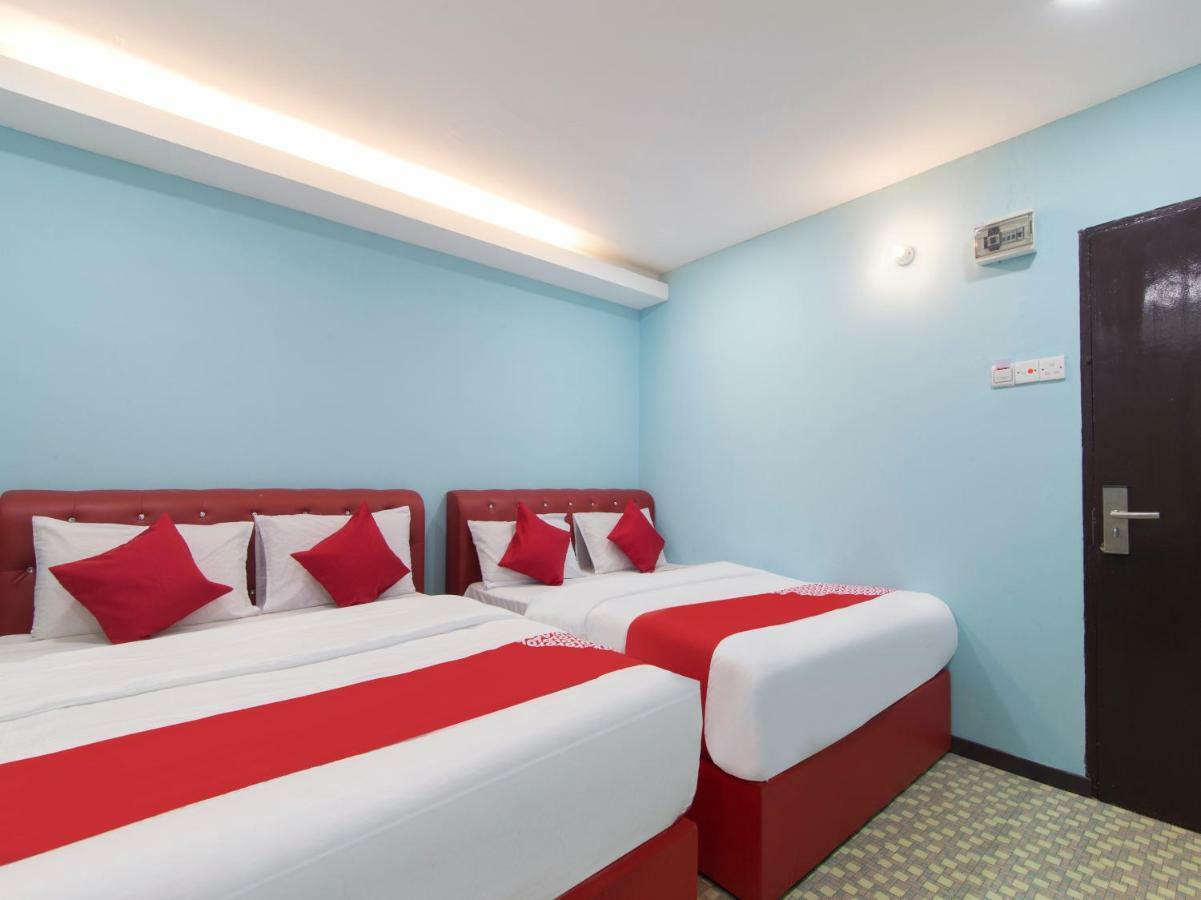 Oyo 1136 Pd Star Hotel Петалинг Джая Екстериор снимка