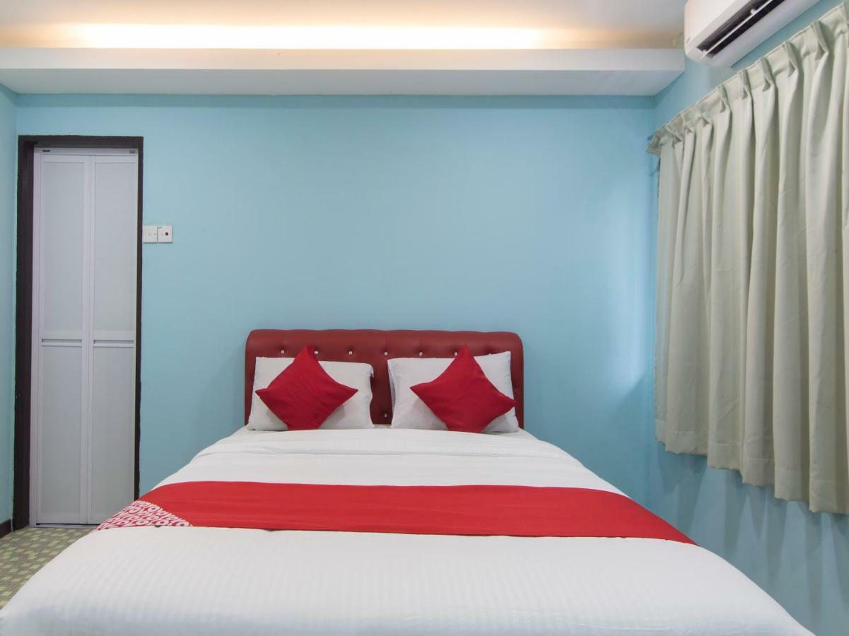 Oyo 1136 Pd Star Hotel Петалинг Джая Екстериор снимка
