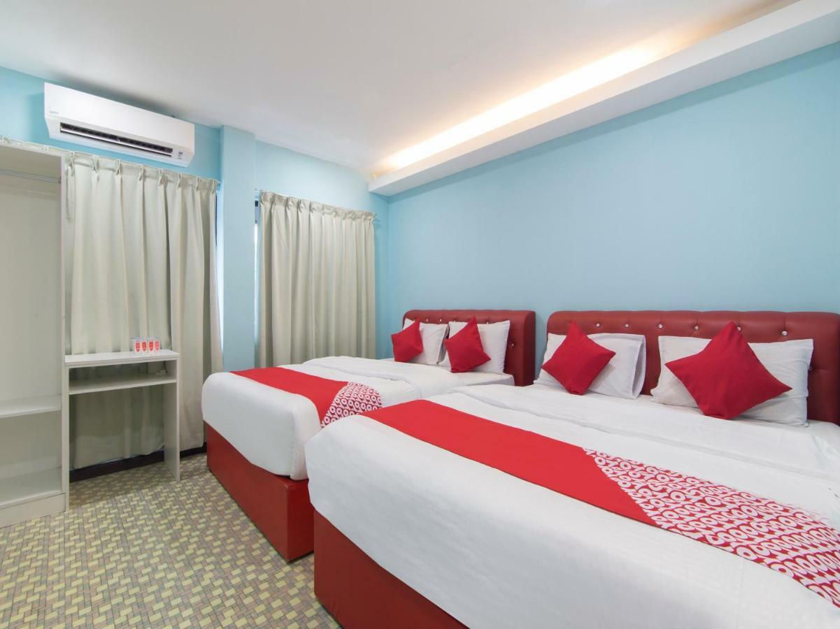 Oyo 1136 Pd Star Hotel Петалинг Джая Екстериор снимка