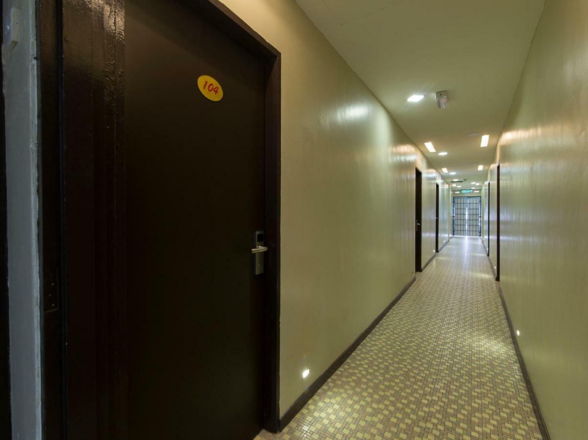 Oyo 1136 Pd Star Hotel Петалинг Джая Екстериор снимка