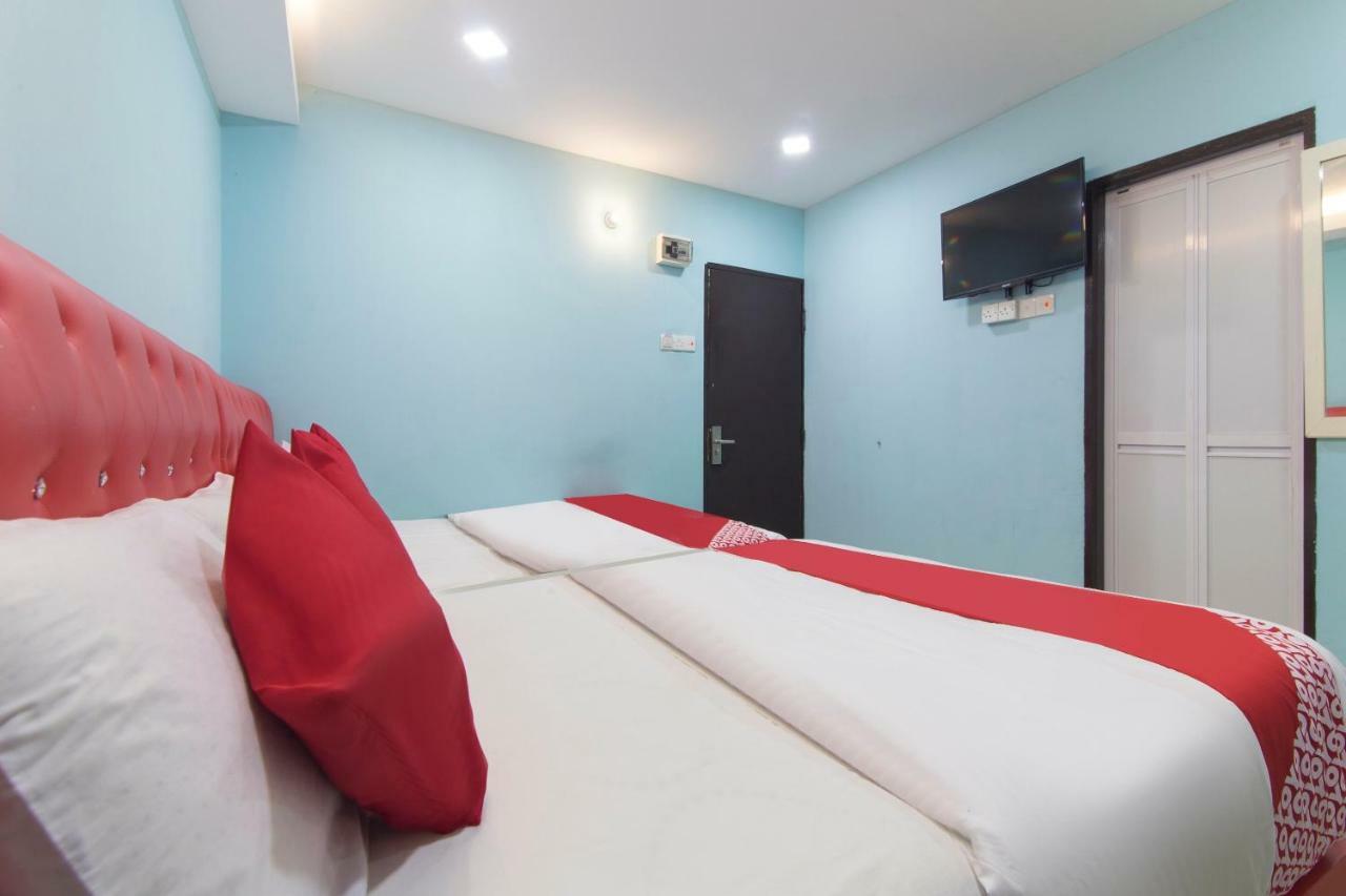 Oyo 1136 Pd Star Hotel Петалинг Джая Екстериор снимка
