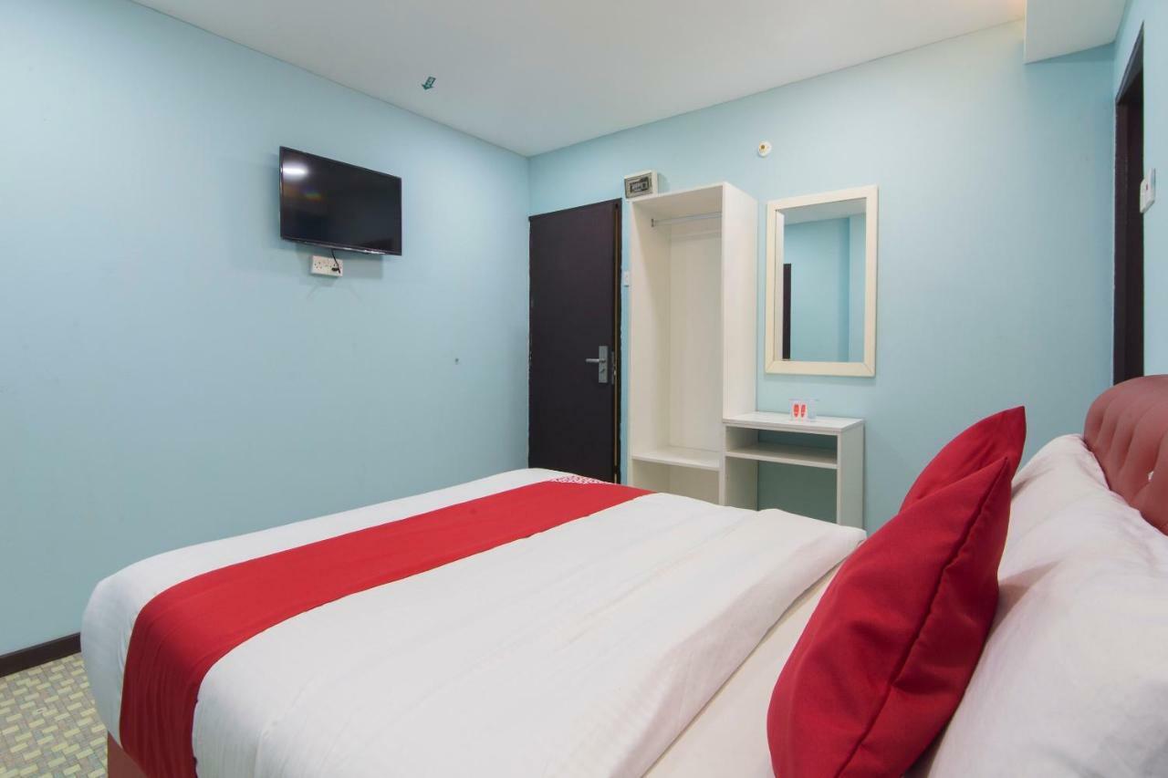Oyo 1136 Pd Star Hotel Петалинг Джая Екстериор снимка