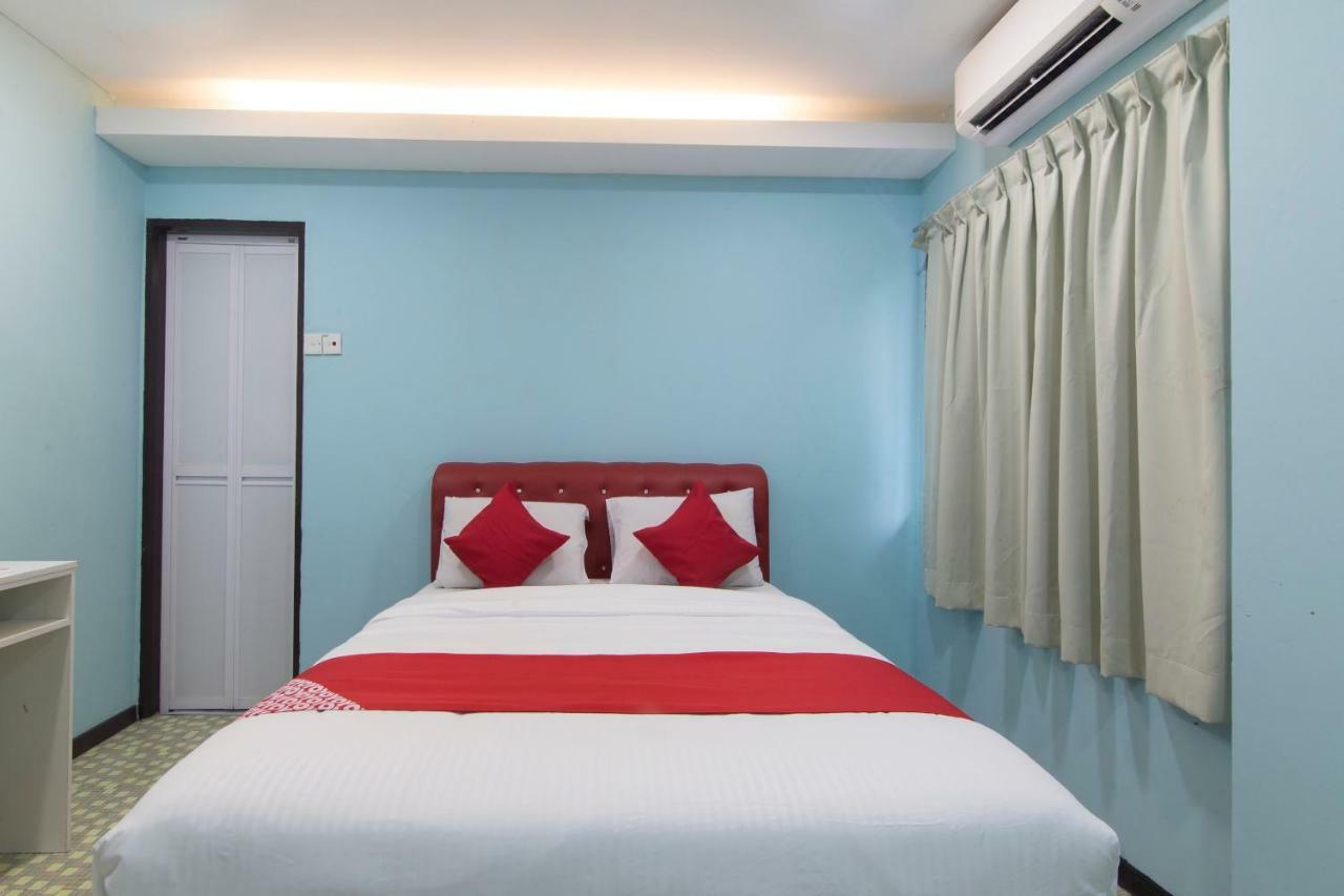 Oyo 1136 Pd Star Hotel Петалинг Джая Екстериор снимка