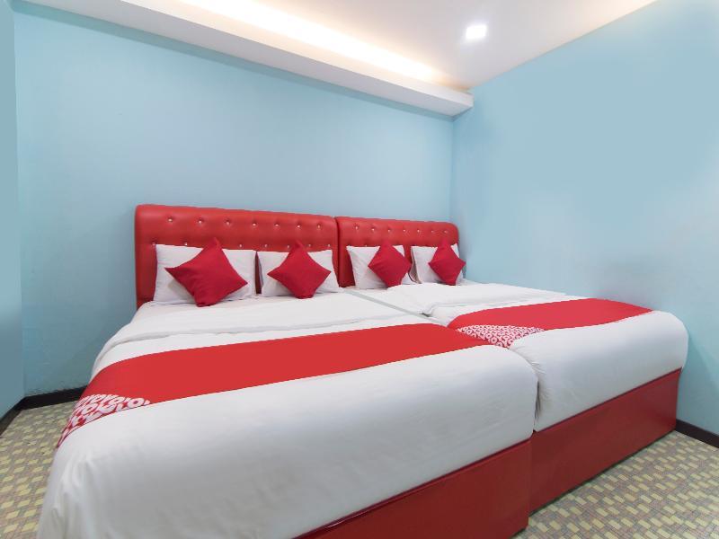 Oyo 1136 Pd Star Hotel Петалинг Джая Екстериор снимка