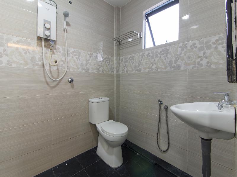 Oyo 1136 Pd Star Hotel Петалинг Джая Екстериор снимка