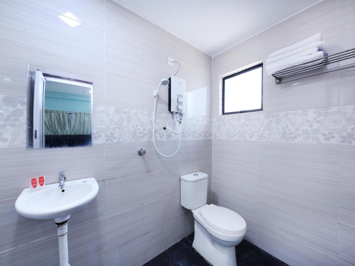 Oyo 1136 Pd Star Hotel Петалинг Джая Екстериор снимка